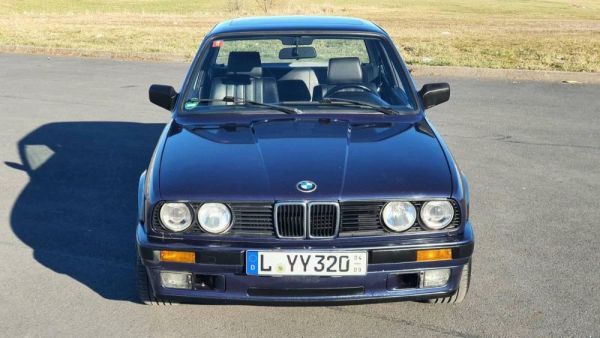 BMW 320i 1990