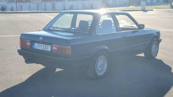 BMW 320i 1990 108486