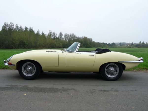 Jaguar E-Type 4.2 1967 81910