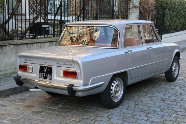 Alfa Romeo Giulia Nuova Super 1300 1975 39369