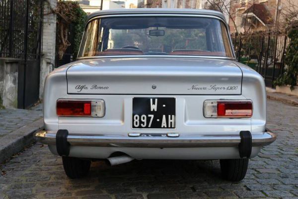 Alfa Romeo Giulia Nuova Super 1300 1975 39370