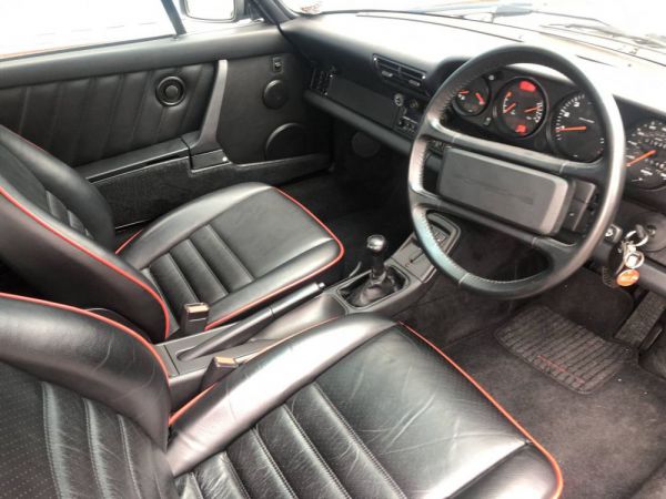 Porsche 911 Carrera 2 1990 66698