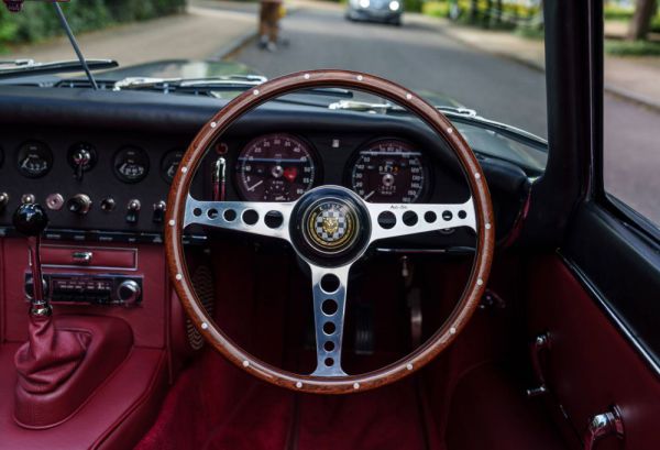 Jaguar E-Type 4.2 1965 13767